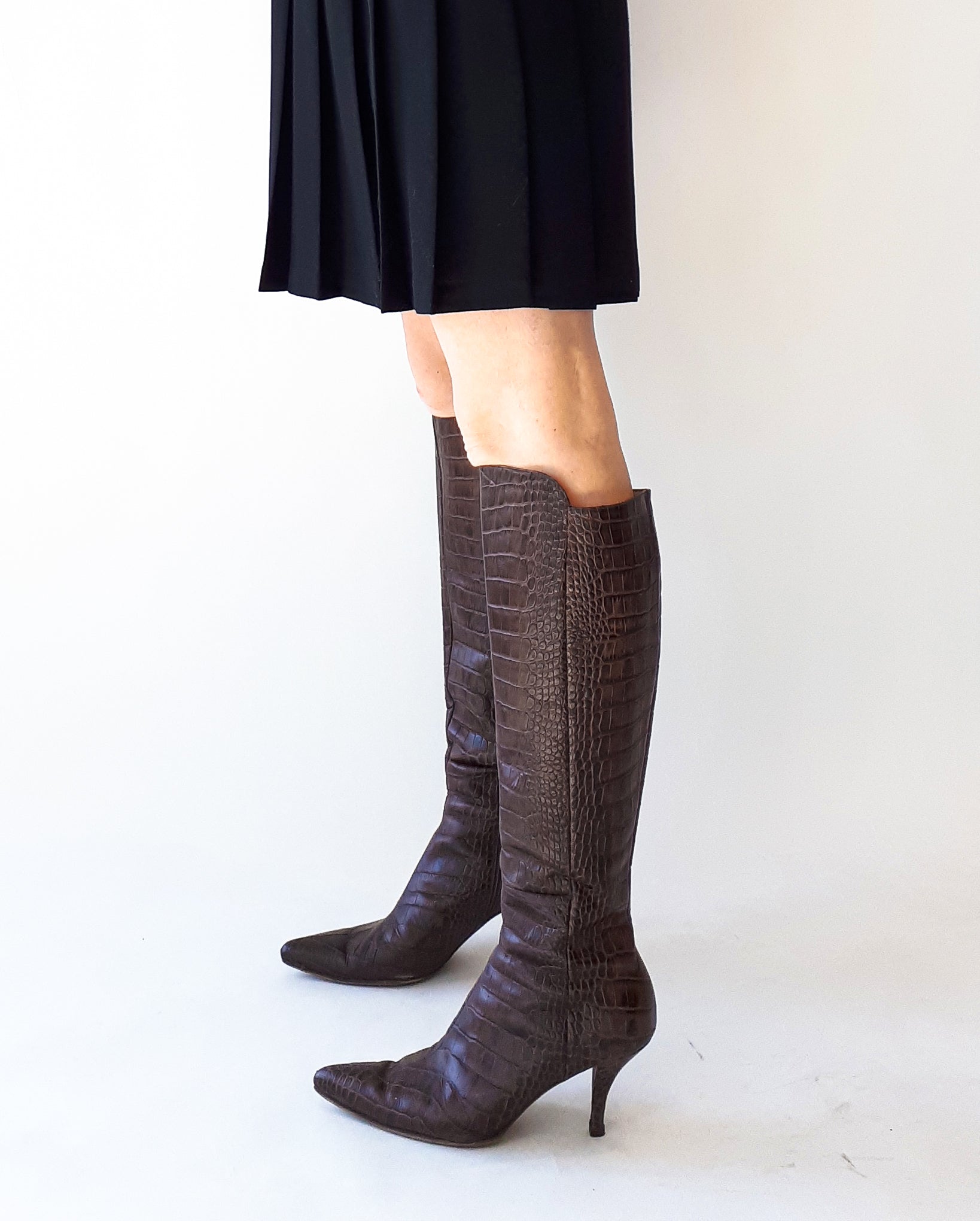 Y2K Vintage Kenneth Cole Tall Knee Boots Size 7 With Brown Leather Embossed Snake Skin Pointy Toe And Kitten Heel