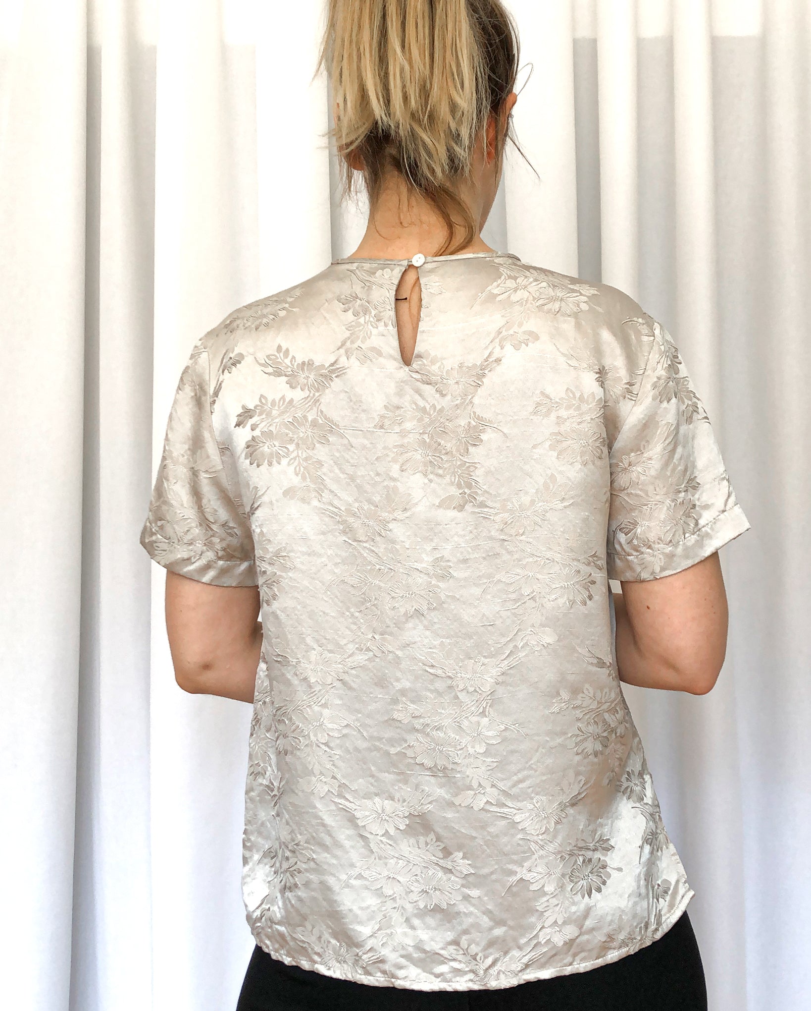 90s Silver Silk T Shirt With Jacquard Floral Details, Vintage 1990s Light Summer Blouse by Melanie Lynn, Shiny 90s Top Size Small