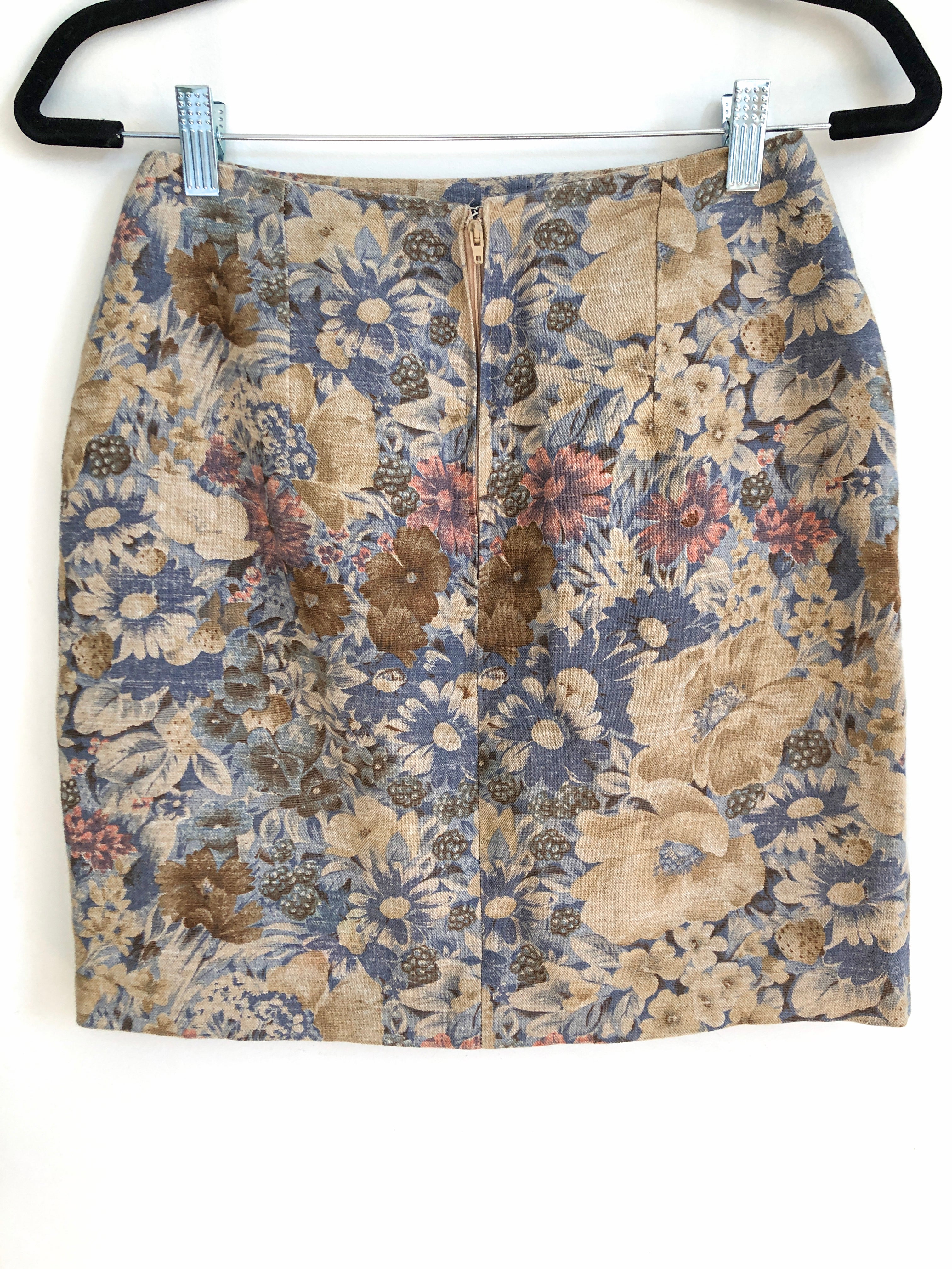 Vintage Linen Floral Mini Skirt, Made in Italy, 26 Inch Waist